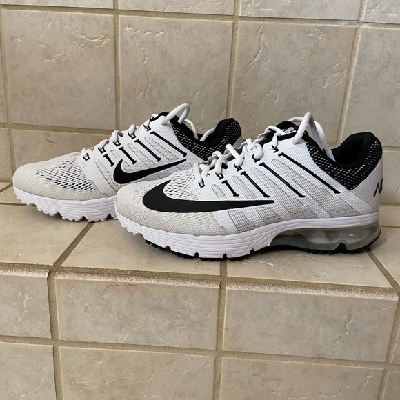 Nike Air Max Running Shoe - Picture 3 of 3